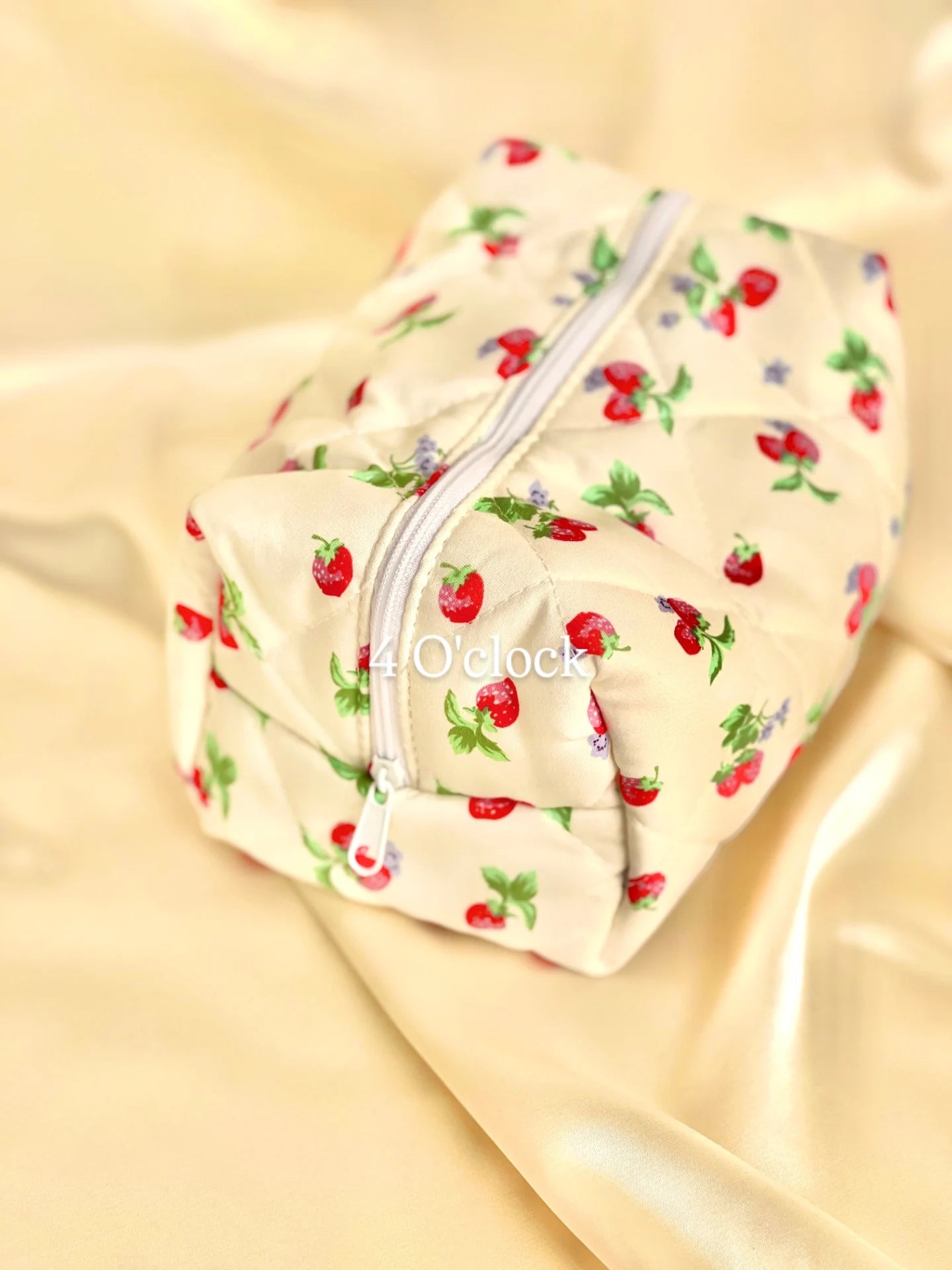 🎀 21.Pinteresty Makeup Bag: Light Yellow Strawberry 🫧