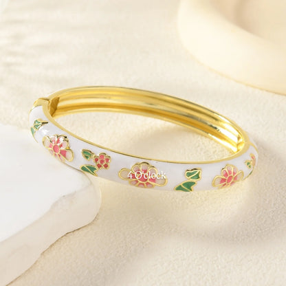 ✨🦢VC188: Vintage Victorian Enamel Bangles : Snow White 🌸🕯️