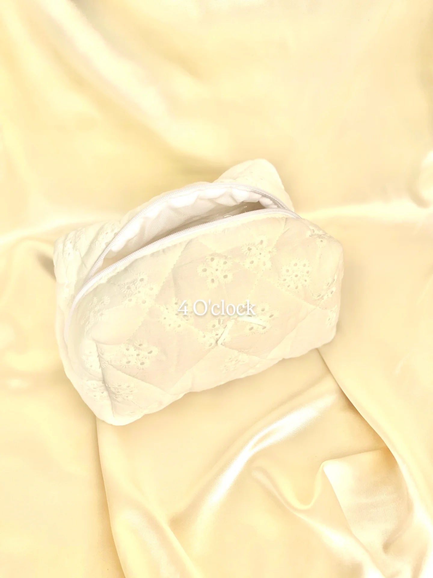 🎀 35.Pinteresty Makeup Bag: White Hollow Flowers 🫧