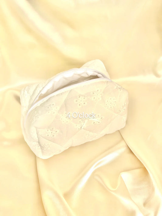 🎀 35.Pinteresty Makeup Bag: White Hollow Flowers 🫧