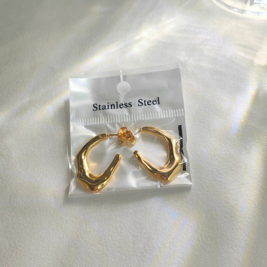 GE62: 18K Gold Plated Stainless Steel Ear Hoops