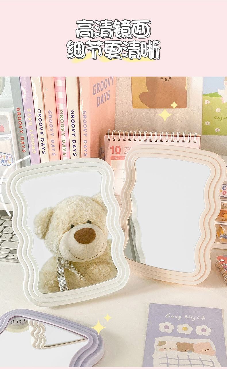 M12: Rippled Makeup Mirror: Butter Green