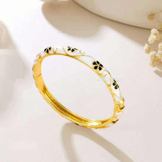 ✨🦢VC128: Vintage Victorian Enamel Bangles : White Fairy🌸🕯️