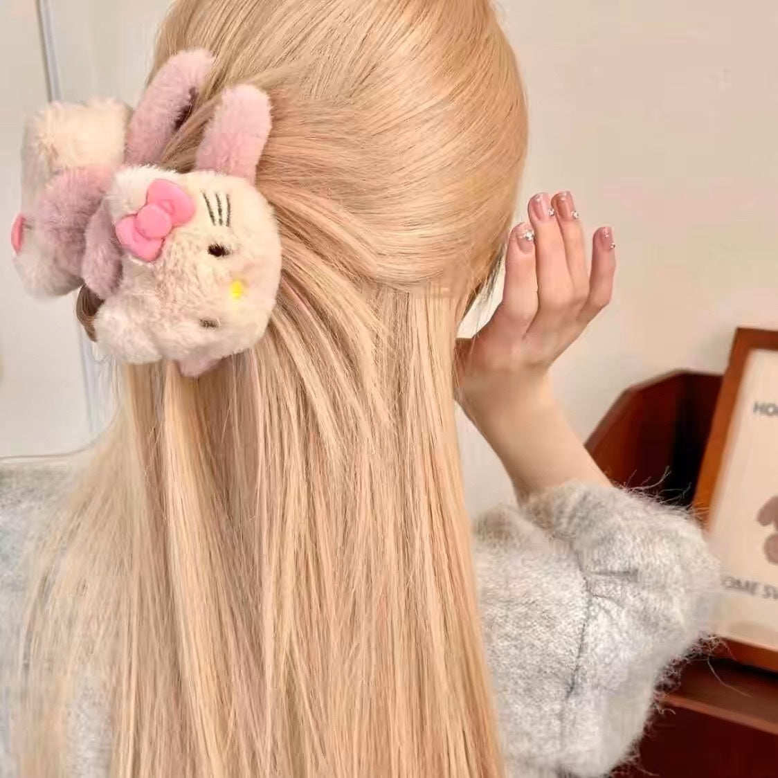 Hello Kitty Plushy Hairclaws: Leather Pink
