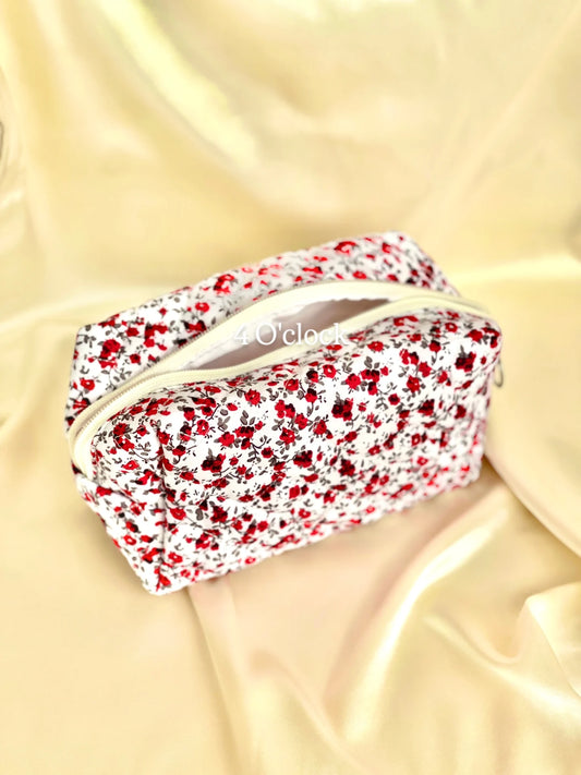 🎀 6. Pinteresty Makeup Bag: Red Roses🫧