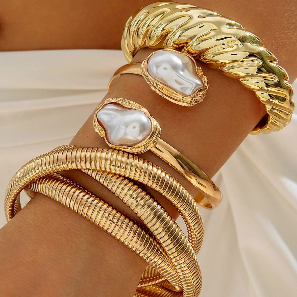 HC227: Trendy Metal Bangle Set (3 pcs)