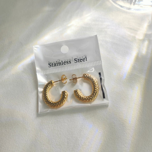 GE67: 18K Gold Plated Stainless Steel Ear Hoops