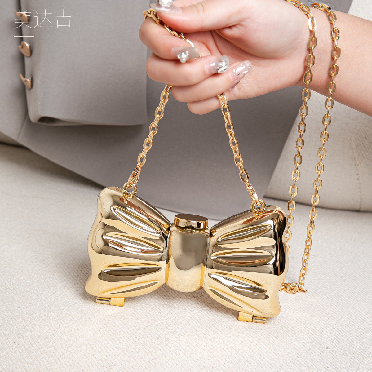 Bow Clutch: Golden