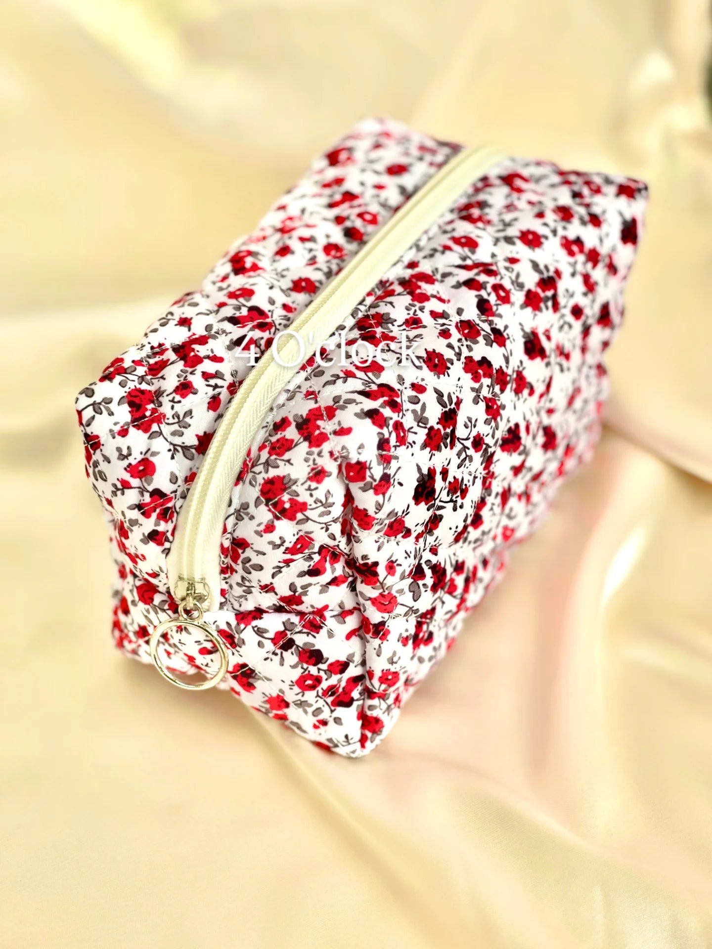 🎀 6. Pinteresty Makeup Bag: Red Roses🫧