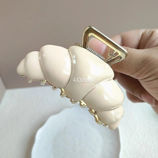 Pinteresty Croissant Hair Claws: Off-white