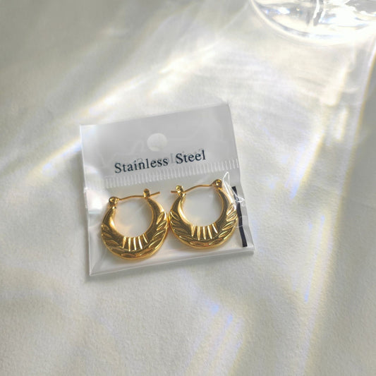 GE61: 18K Gold Plated Stainless Steel Ear Hoops