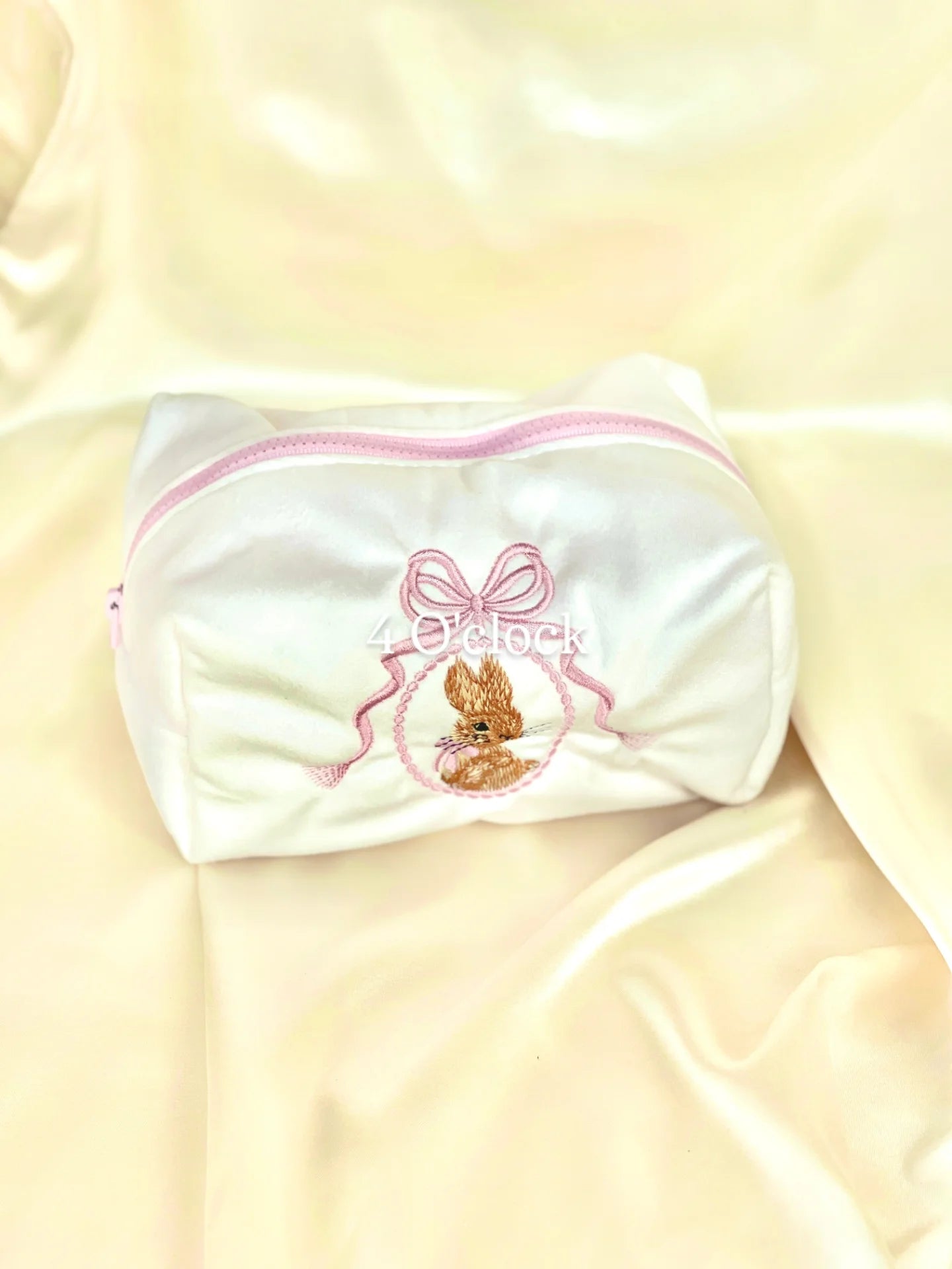 🎀 36.Pinteresty Makeup Bag: White Rabbit 🫧