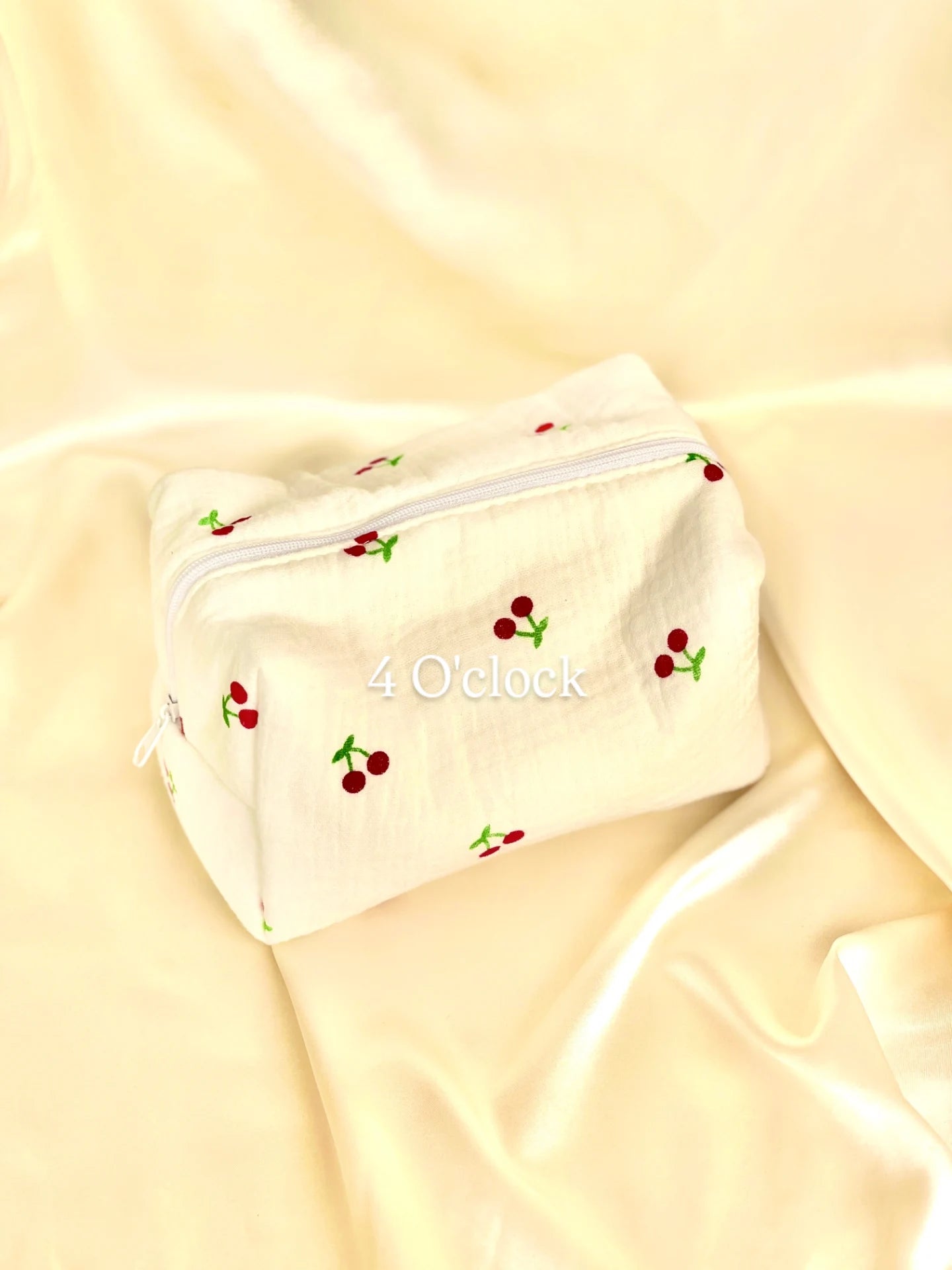 🎀 24.Pinteresty Makeup Bag: White Cherry 🫧