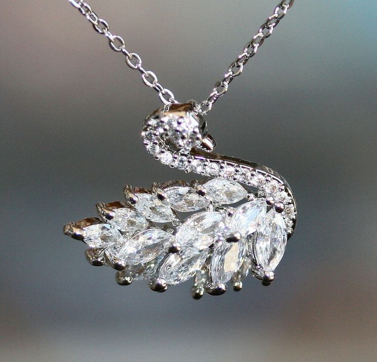 P09: 18k Gold Plated Stainless Steel Minimalist Necklace: Silver White Swan