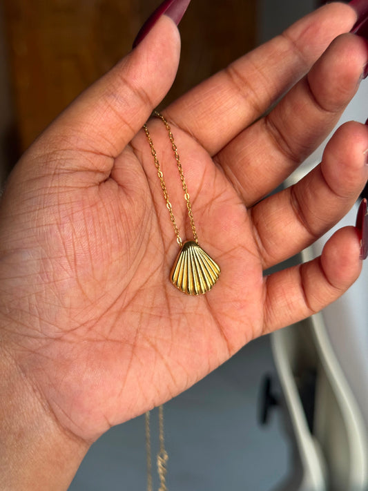 P02: 18k Gold Plated Stainless Steel Minimalist Necklace: Sea Shell