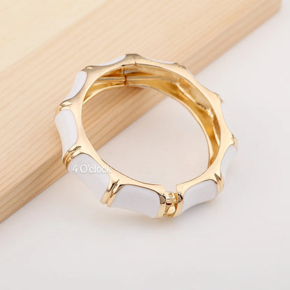 VC70: Vintage Victorian Enamel Bangles : White Swan