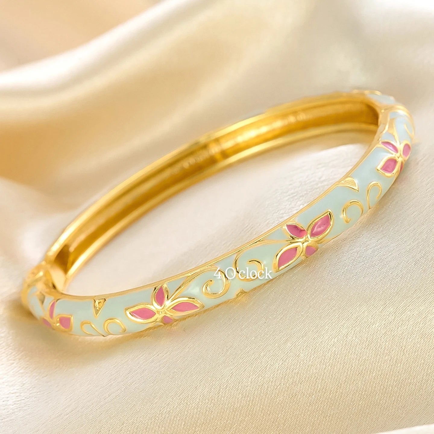 ✨🦢VC125: Vintage Victorian Enamel Bangles : Frosty Aurora 🌸🕯️