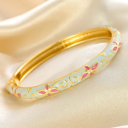 ✨🦢VC125: Vintage Victorian Enamel Bangles : Frosty Aurora 🌸🕯️