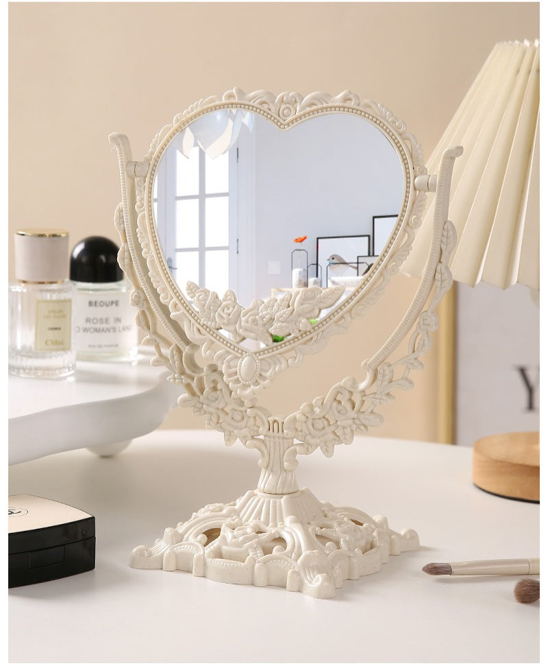 M01: Vintage Mirror: Vintage Heart Shape: Off-white