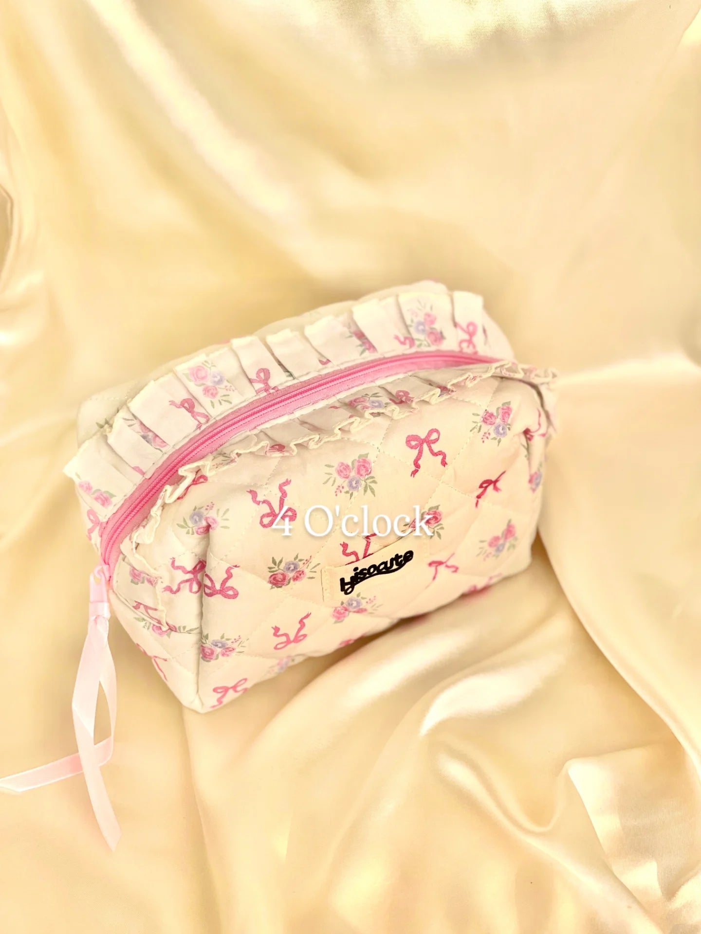 🎀14. Pinteresty Makeup Bag: White Tone Floral🫧