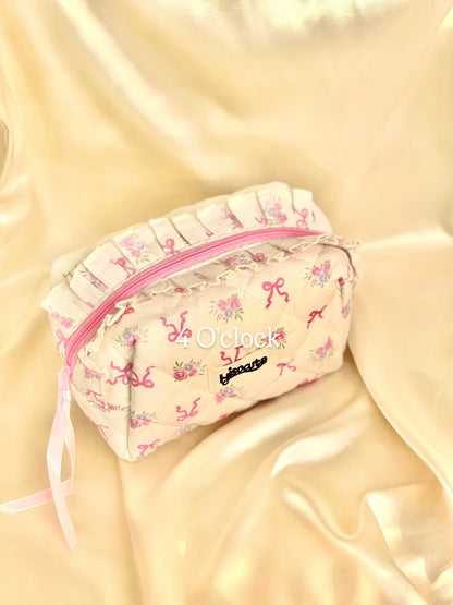 🎀14. Pinteresty Makeup Bag: White Tone Floral🫧