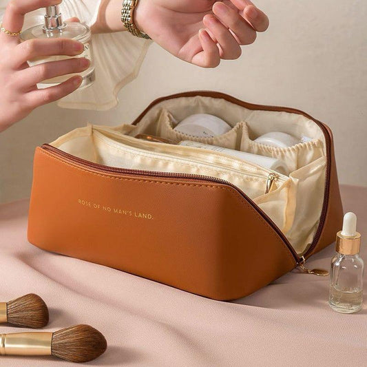 Makeup Bag: Brown