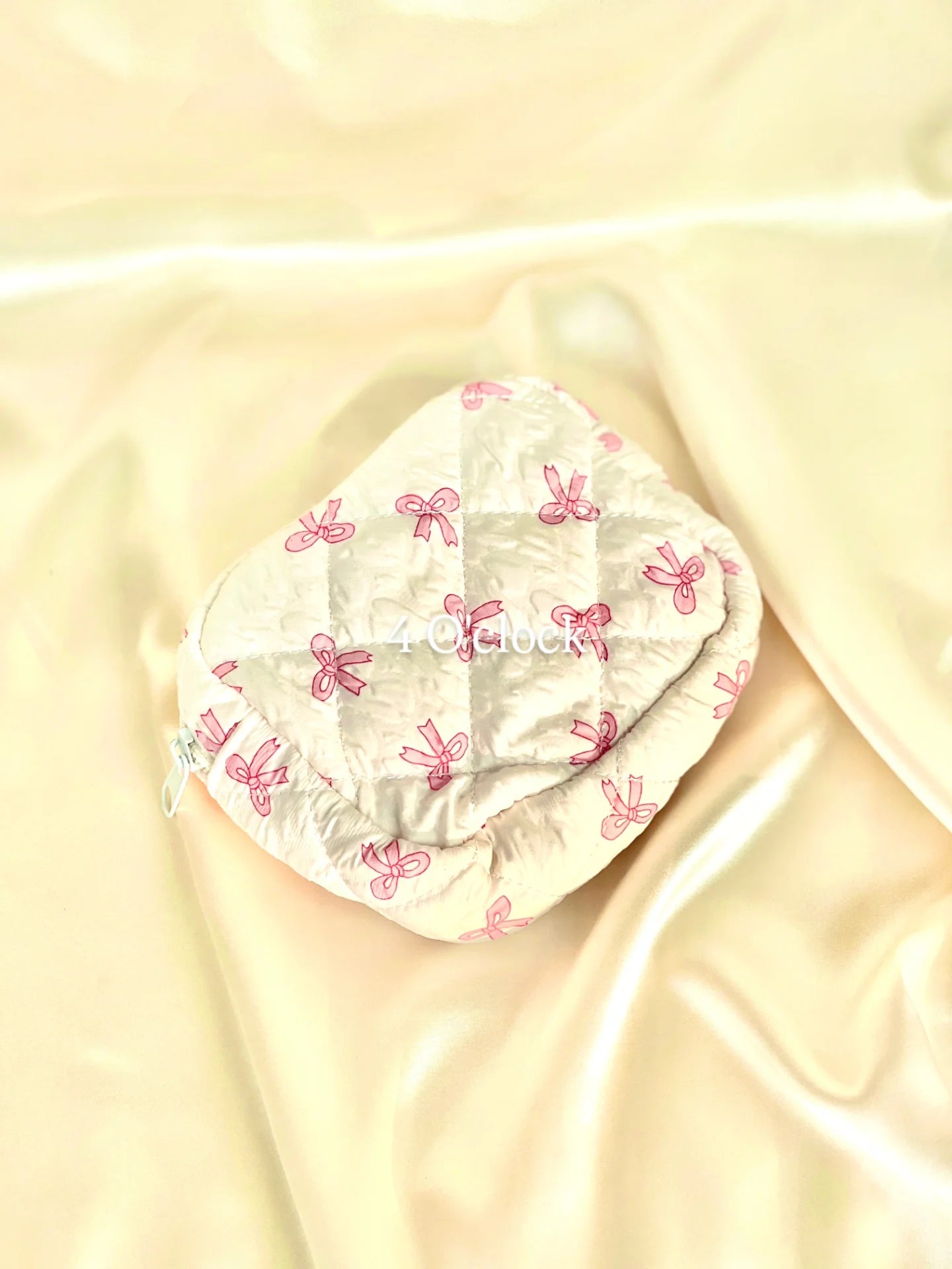 🎀9. Small Pinteresty Makeup Bag: Pink Bow🫧