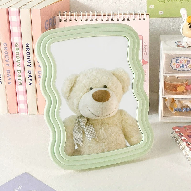 M12: Rippled Makeup Mirror: Butter Green