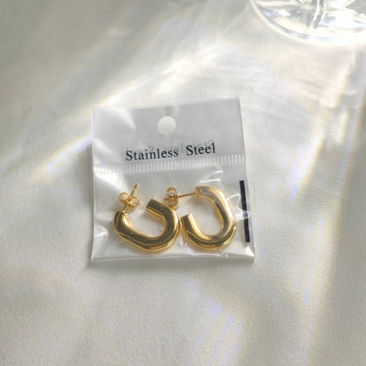 GE56: 18K Gold Plated Stainless Steel Ear Hoops