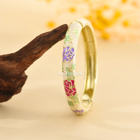 ✨🦢VC98: Vintage Victorian Enamel Bangles : Cream Petal 🌸🕯️