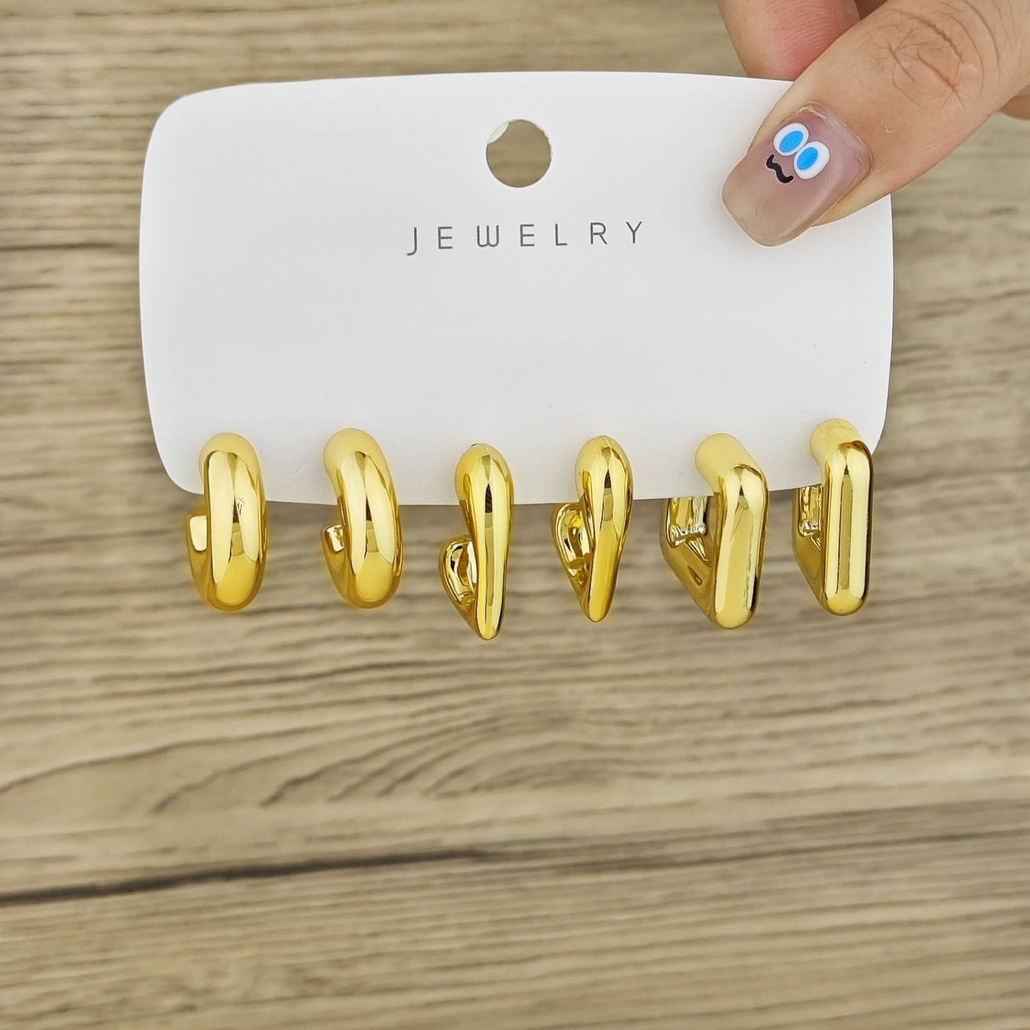 Golden Earrings sets: 16