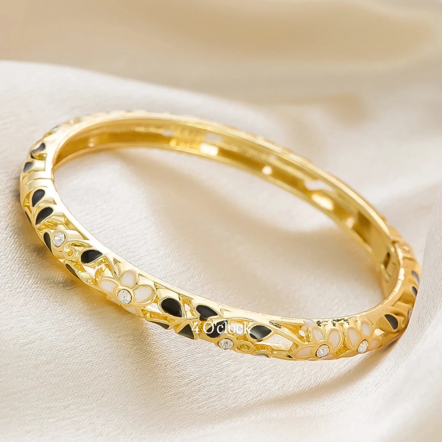 ✨🦢VC134: Vintage Victorian Enamel Bangles : Swan Lake 🌸🕯️