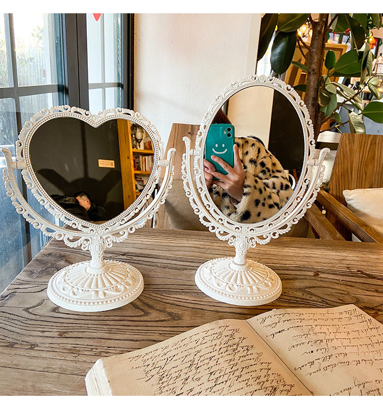 M06: Vintage Mirror: Vintage Heart Shape