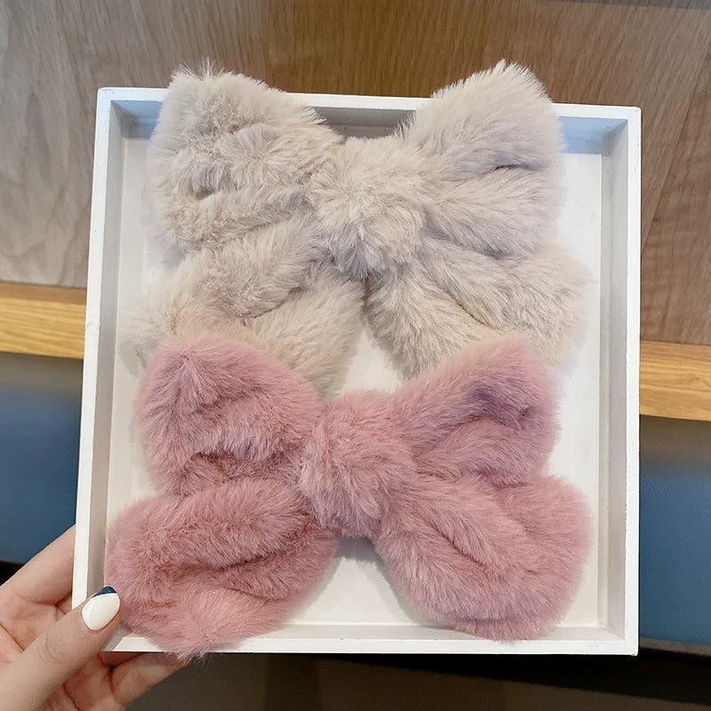 Plushy Bow Hairclips: Beige
