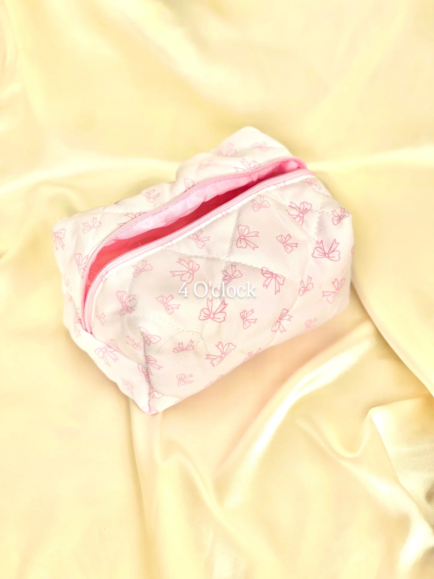 🎀 29.Pinteresty Makeup Bag: Light Pink Bow 🫧