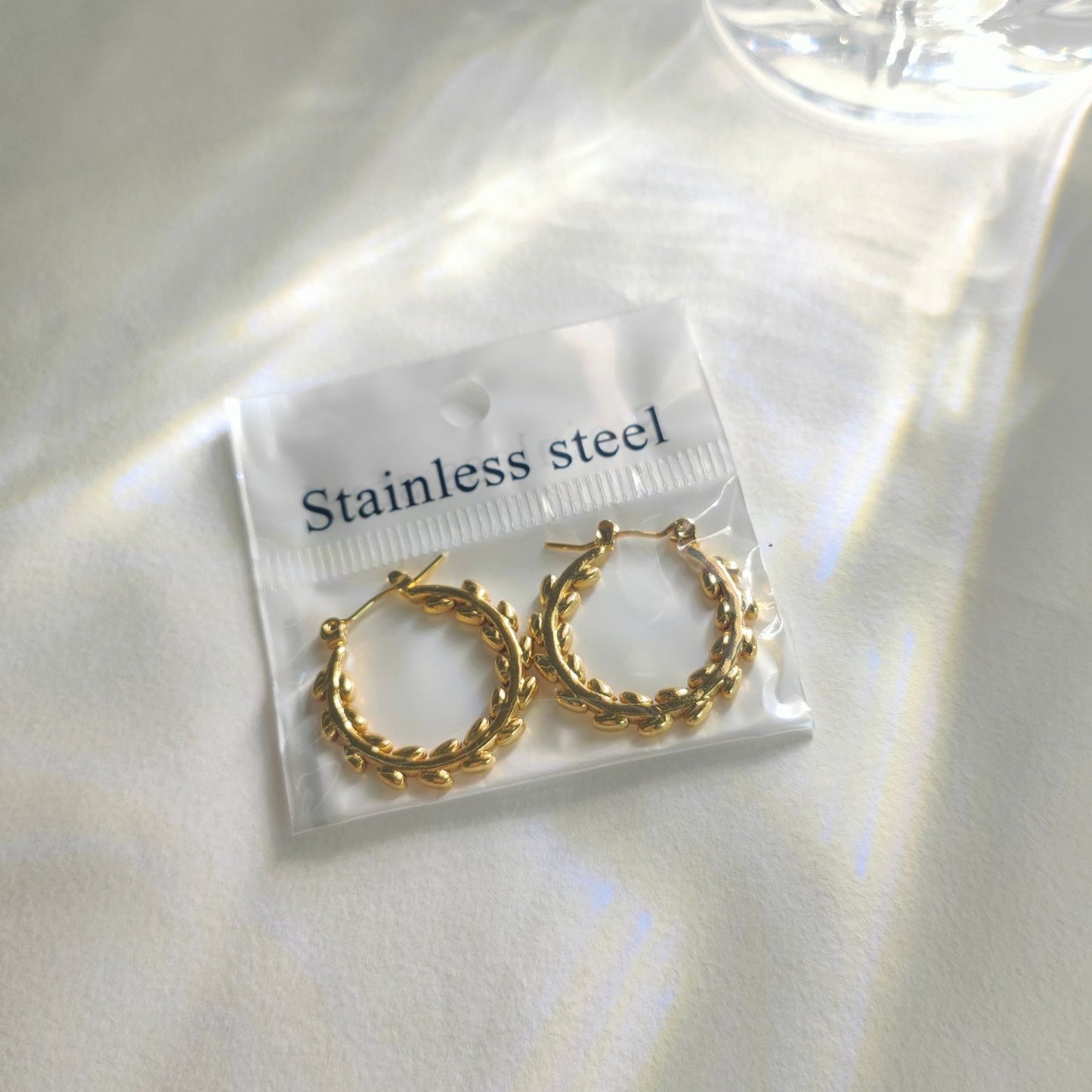 GE57: 18K Gold Plated Stainless Steel Ear Hoops