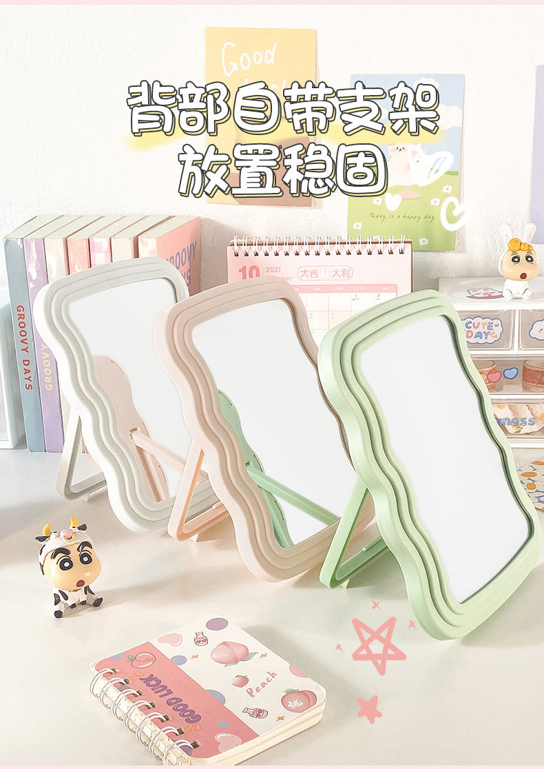 M12: Rippled Makeup Mirror: Butter Green