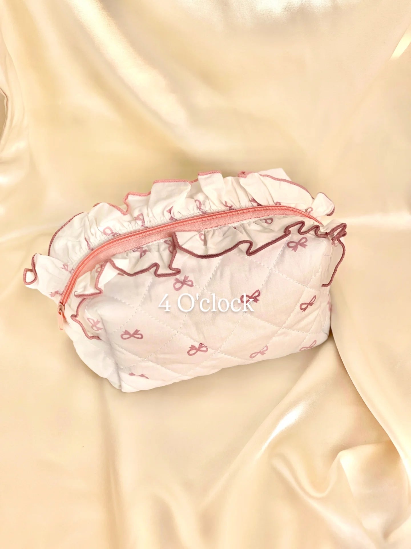 🎀12. Pinteresty Makeup Bag: Pink Bow🫧