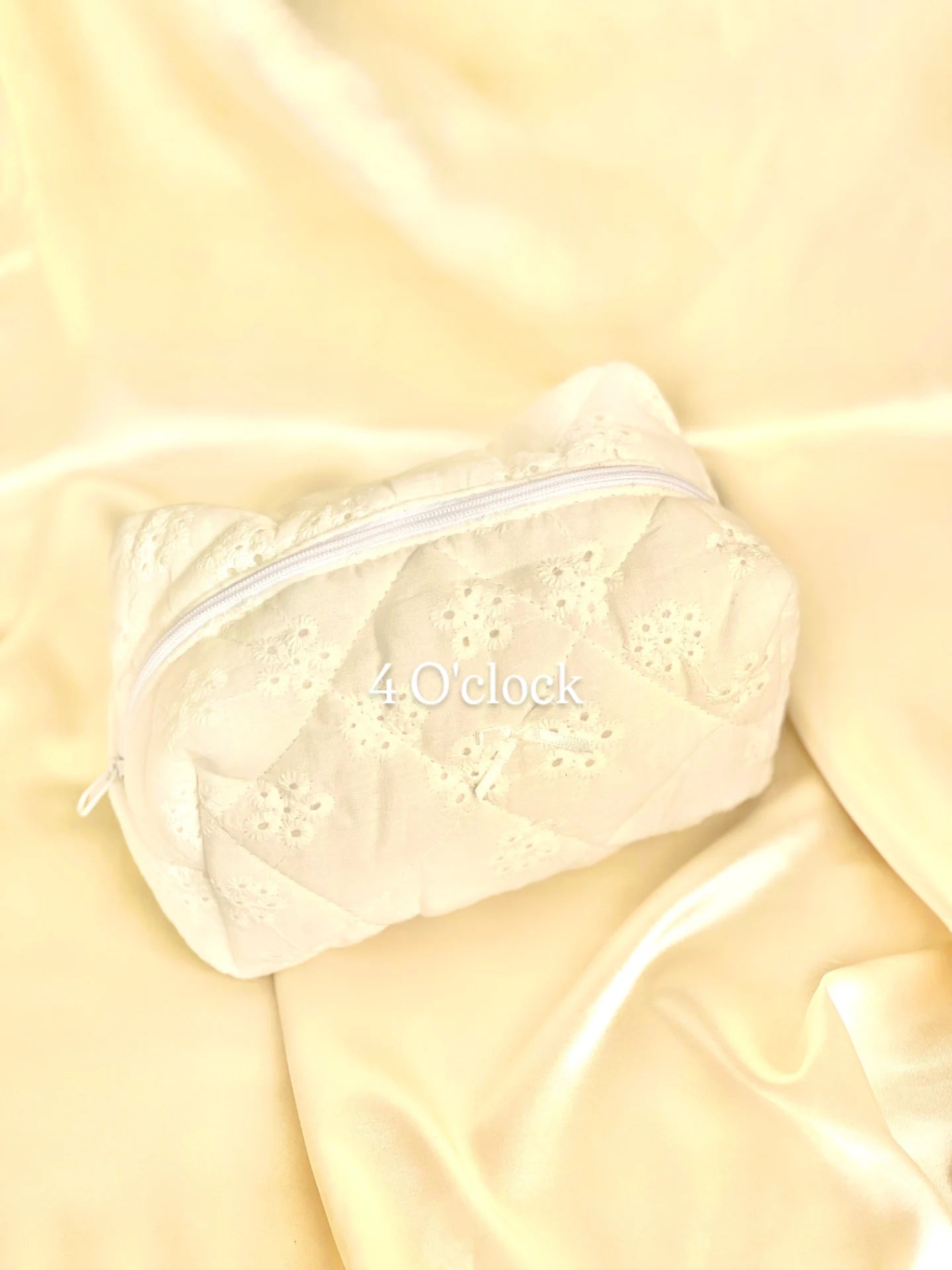 🎀 35.Pinteresty Makeup Bag: White Hollow Flowers 🫧