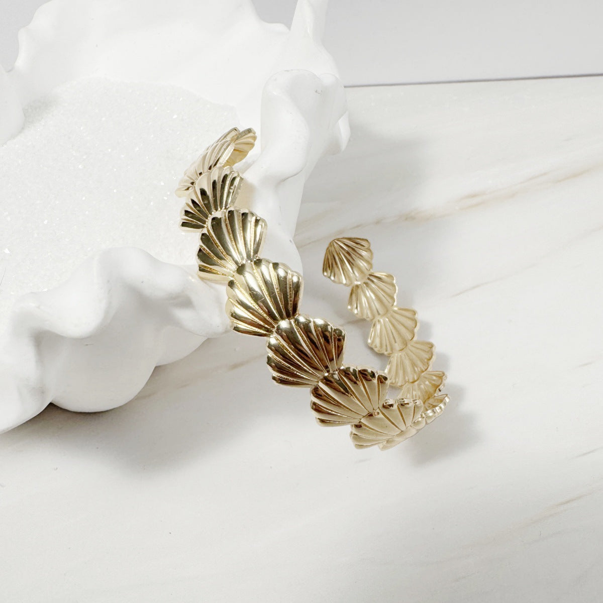 HC156: Handcuff for Stack: Small Seashell (Golden)