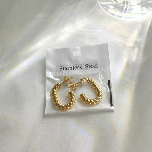 GE71: 18K Gold Plated Stainless Steel Ear Hoops