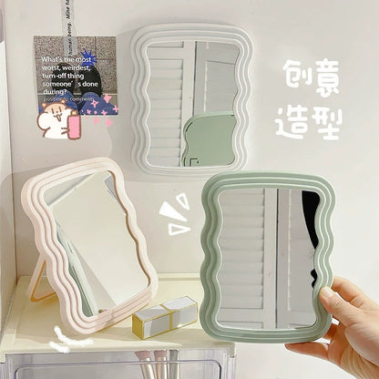 M12: Rippled Makeup Mirror: Butter Green