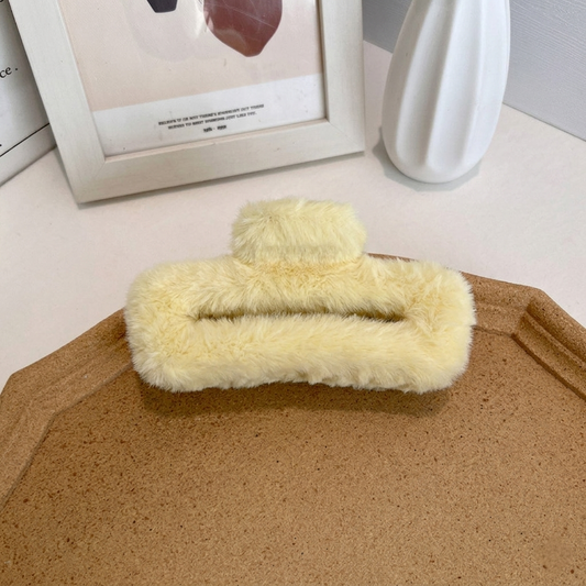 Plushy Hairclaw: Goose Yellow