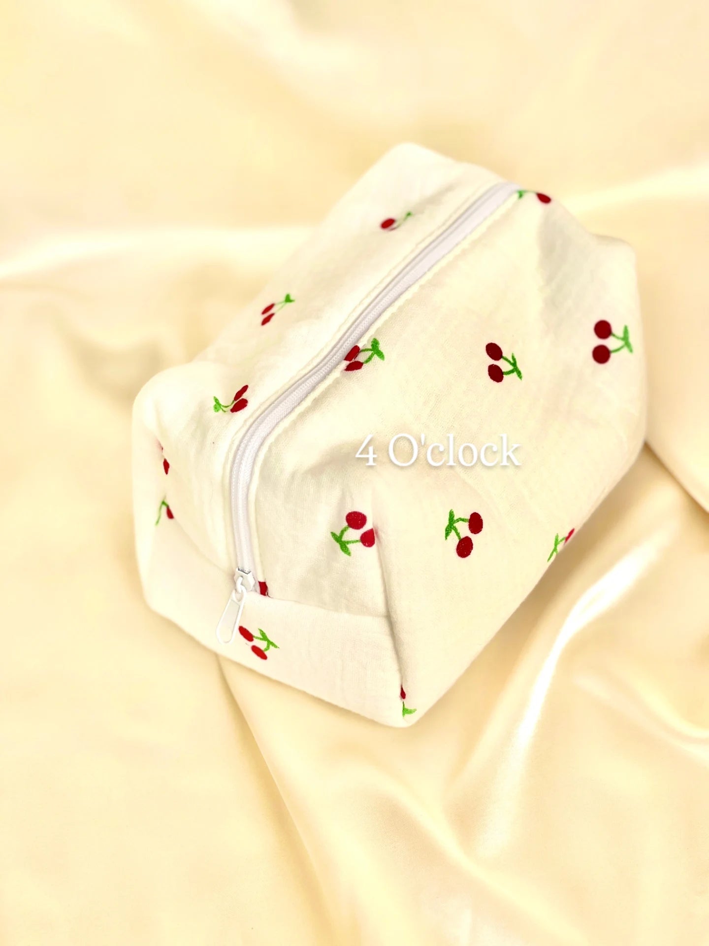 🎀 24.Pinteresty Makeup Bag: White Cherry 🫧