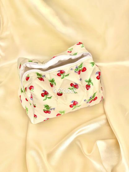 🎀 21.Pinteresty Makeup Bag: Light Yellow Strawberry 🫧