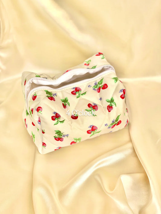 🎀 21.Pinteresty Makeup Bag: Light Yellow Strawberry 🫧