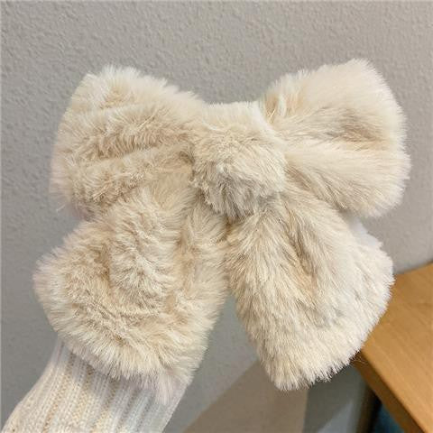 Plushy Bow Hairclips: Beige