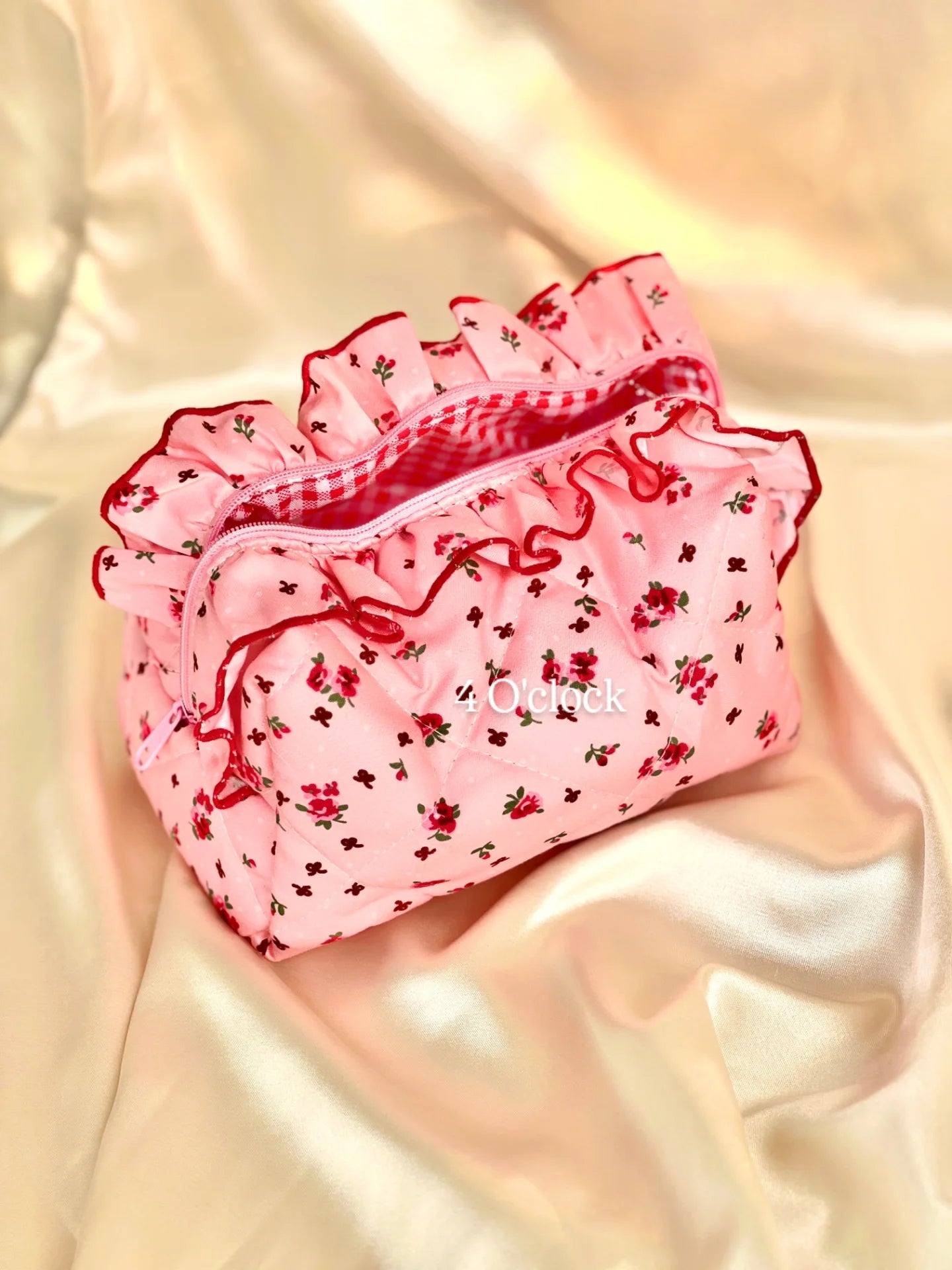 🎀 19.Pinteresty Makeup Bag: Pink Lace 🫧