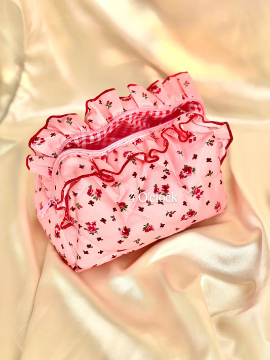 🎀 19.Pinteresty Makeup Bag: Pink Lace 🫧