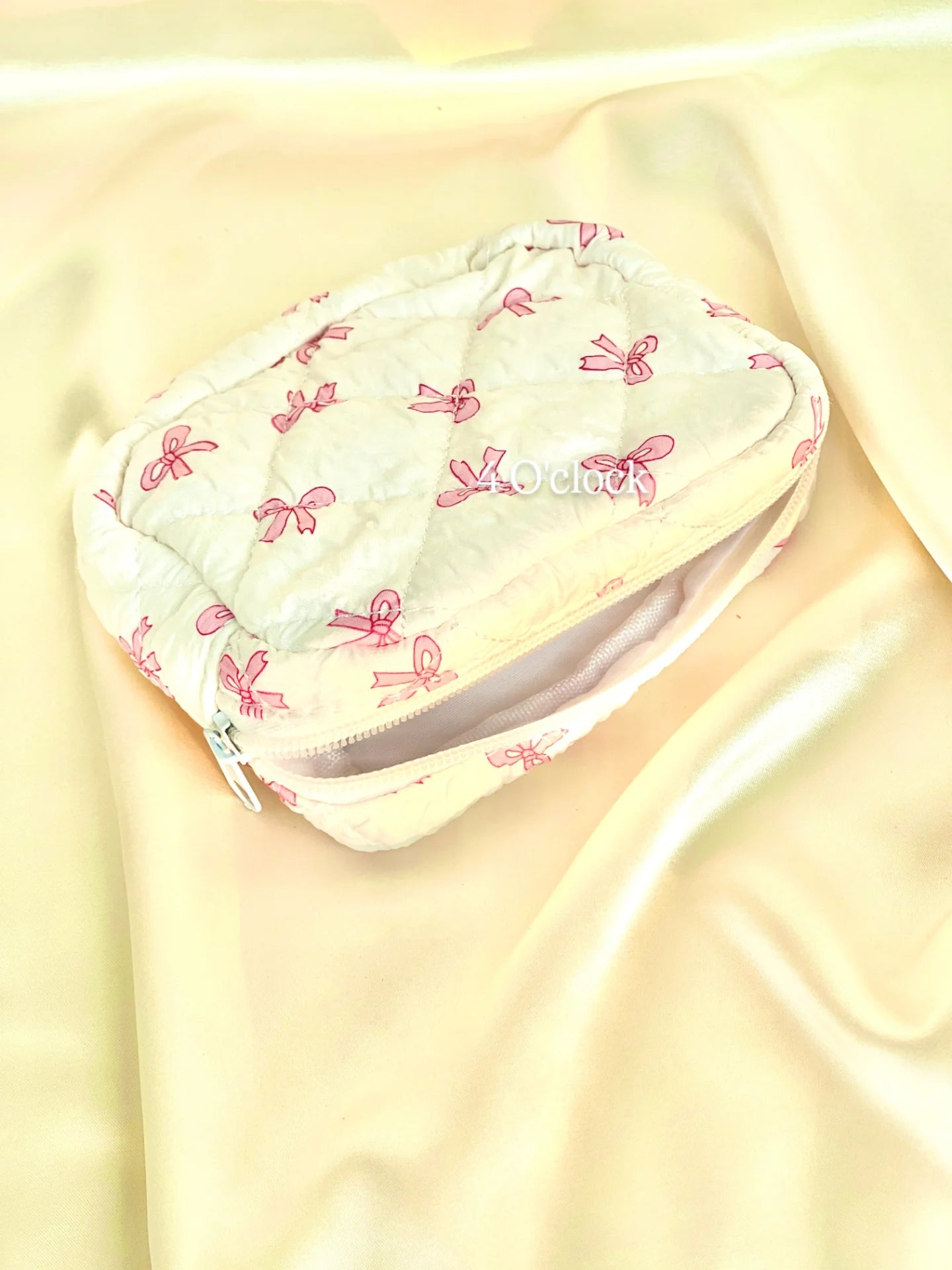 🎀9. Small Pinteresty Makeup Bag: Pink Bow🫧